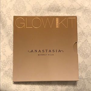 Anastasia Beverly Hills glow kit